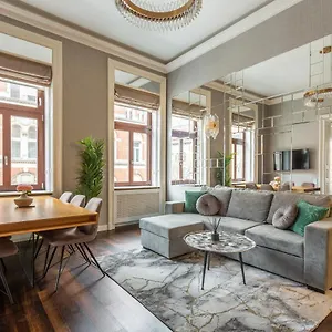 Luxury With Balcony Next To The New York Cafe , Budapest Hungría